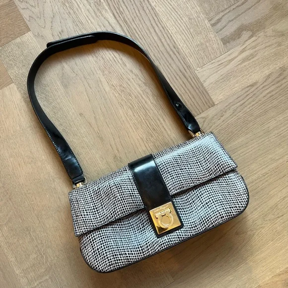 Ferragamo leather shoulder bag - Picture 3 of 6